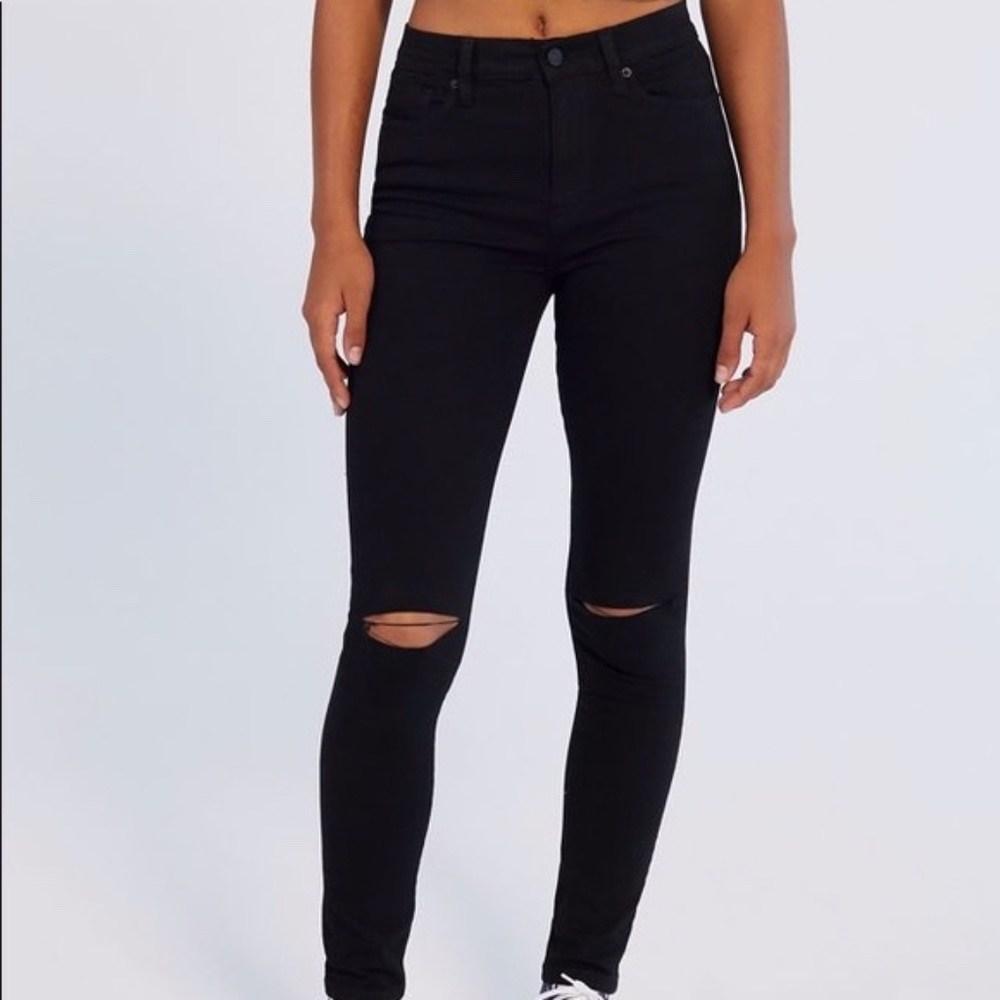 URBAN OUTFITTERS - BDG High Rise Twig Ripped Skinny Jeans